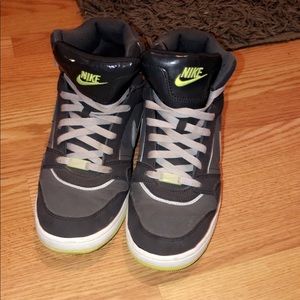 NIKE WOMENS size 11